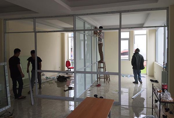 Thi công vách ngăn nhôm kính giá rẻ Thi công vách ngăn nhôm kính giá rẻ